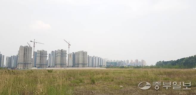 지난 2020년 화성국제테마파크 예정지에서 바라본 화성시 새솔동 송산그린시티 동측지구의 모습. 중부포토DB