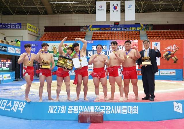 영남대학교 씨름 선수단.