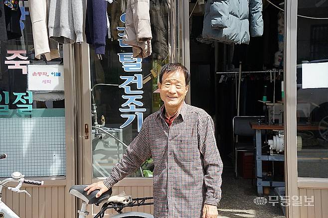 목포 영산로에서 세탁소를 운영하는 신형선(78)씨는 민주당 경선일정과 공약에 대한 정보 부족에 대해 아쉬움을 토로했다.