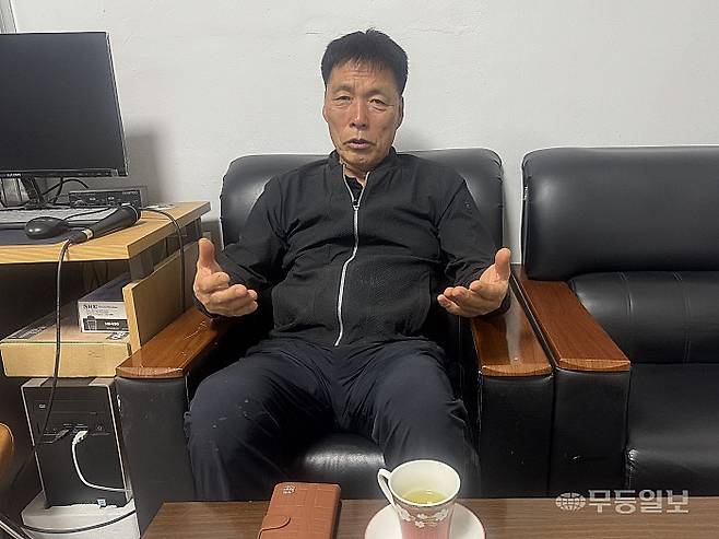 21일 순천웃장에서 만난 조동옥 순천웃장 번영회 회장이 더불어민주당 경선 ARS 투표의 문제점을 설명하고 있다. 박찬 기자&nbsp;