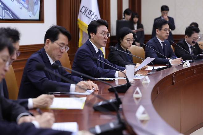 김민석 국무총리가 22일 서울 종로구 정부서울청사에서 열린 비상경제본부회의에서 발언하고 있다.(연합뉴스)