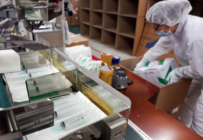 코로나 '매미' 등장?… 뜻·증상·백신·추이 총정리,  ‘BA.3.2’ 변이, 34개국서 검출…증상은?(연합뉴스)