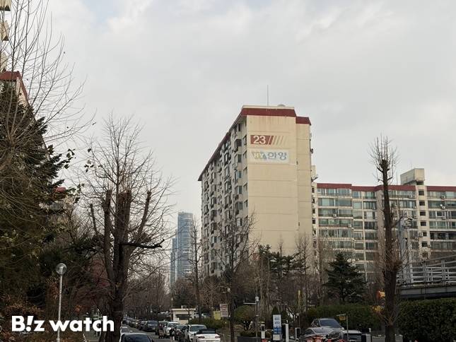 압구정5구역 사업지인 한양2차 아파트 전경./사진=정지수 기자