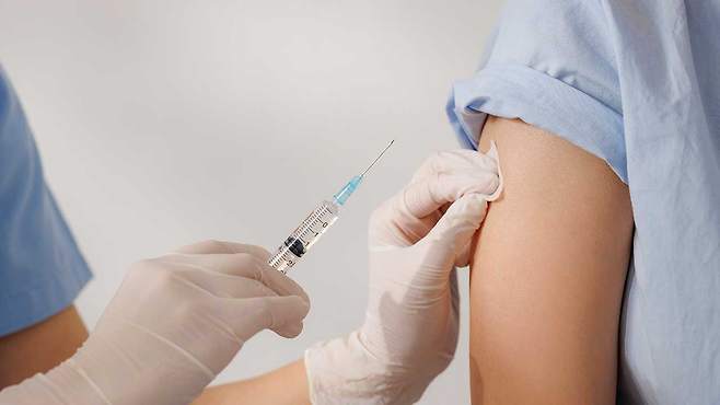 백신을 맞아도, 질 좋은 수면을 취하지 못하면 효과가 떨어진다는 연구 결과가 발표되었다｜출처: 클립아트코리아