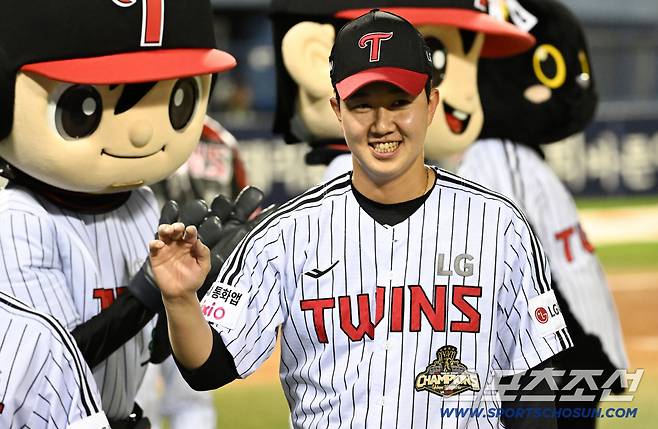 21일 잠실구장에서 열린 LG와 한화의 경기. 승리한 LG 유영찬이 기뻐하고 있다. 잠실=박재만 기자 pjm@sportschosun.com/2026.04.21/