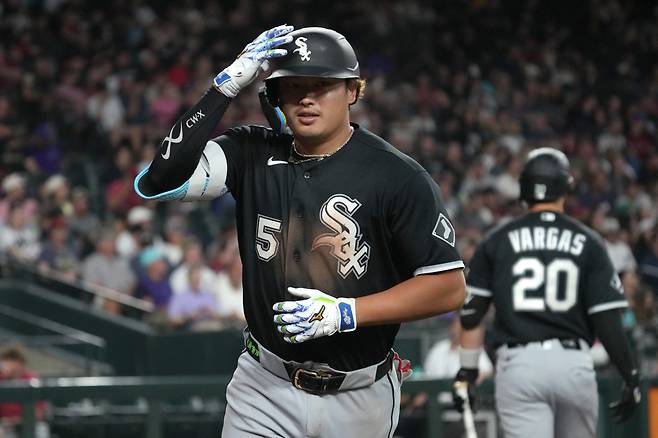Chicago White Sox' Munetaka Murakami crosses Homeplate after hitting a solo home run against the Arizona Diamondbacks in the second inning of a baseball game, Tuesday, April 21, 2026, in Phoenix. (AP Photo/Rick Scuteri)

<저작권자(c) 연합뉴스, 무단 전재-재배포, AI 학습 및 활용 금지>
