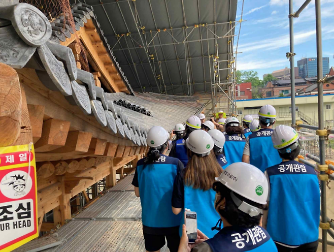 지난해 덕수궁 흥덕전 권역 복원 정비 수리 현장 공개 모습.