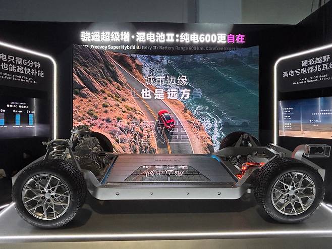 지난 21일 오후 베이징 국가회의센터에 CATL의 2세대 샤오야오 배터리가 전시돼 있다. /베이징=이은영 특파원