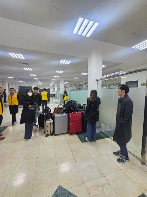 이란에 체류 중이던 우리 국민 23명이 지난달 3일 주이란대사관의 지원으로 투르크메니스탄으로 대피하고 있다. 외교부 제공