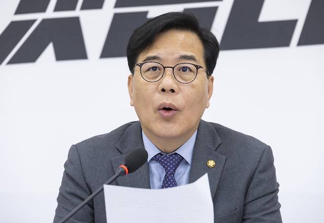 국민의힘 송언석 원내대표가 22일 국회에서 기자간담회를 하고 있다. 연합뉴스