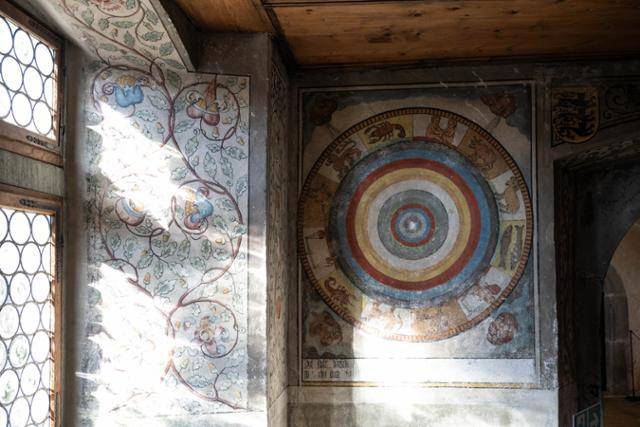 샤프하우젠주 슈타인 암 라인 성 조지 수도원 실내에 황도12궁이 그려져 있다.