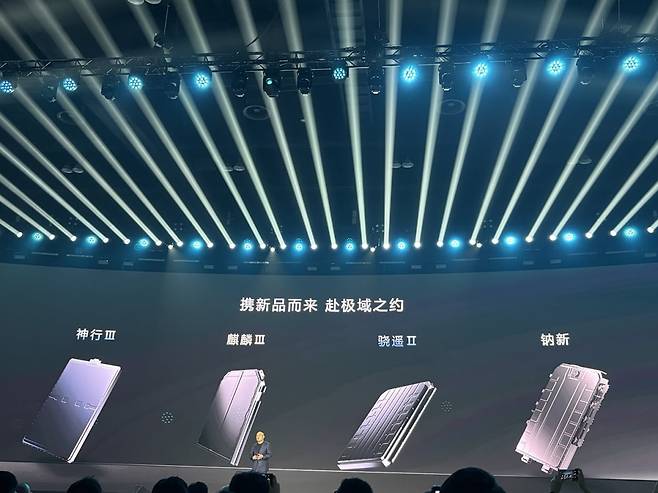 지난 21일 오후 7시30분(현지시간) 중국 베이징 국가회의센터에서 CATL(닝더스다이)이 슈퍼 테크데이를 열고 차세대 전기차 배터리 기술을 선보였다. 베이징=김은정 특파원