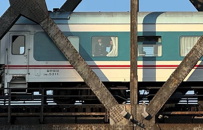 지난 3월 12일 오후 중국 랴오닝성 단둥시에 도착한 북한 여객열차 / 사진=연합뉴스