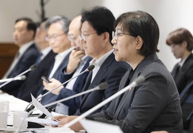 21일 정은경 보건복지부 장관 주재로 보건의료분야 단체들과 관련 부처(산업통상부, 기후에너지환경부, 식약처 등)가 의료제품 수급상황을 점검하는 ‘중동전쟁 대응 제4차 보건의약단체 회의’를 열었다. 보건복지부 제공
