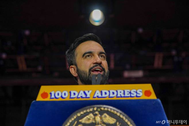 조란 맘다니 미국 뉴욕시장이 12일(현지시간) 취임 100일 집회에서 연설하고 있다. 2026.4.12  / AFP=뉴스