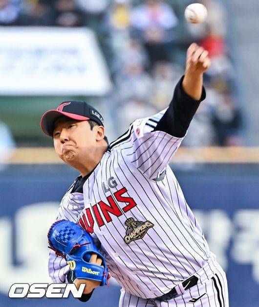 [OSEN=잠실, 박준형 기자] 1회초 LG 선발투수 송승기가 역투하고 있다.     2026.04.21 / soul1014@osen.co.kr