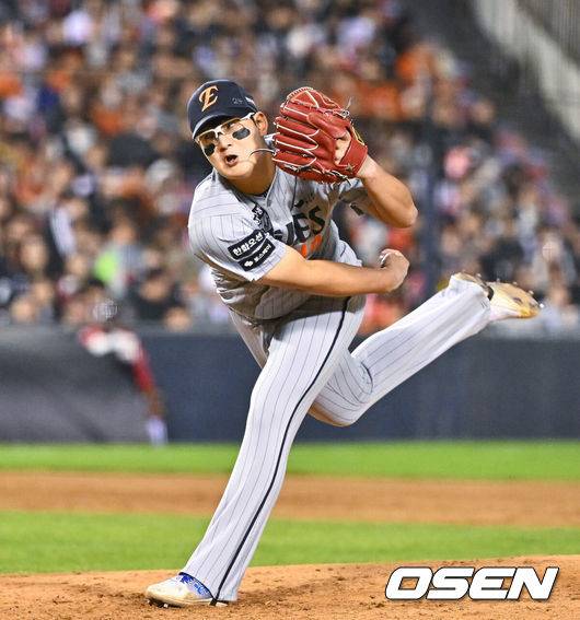 [OSEN=잠실, 박준형 기자] 21일 오후 서울 잠실구장에서 2026 신한 SOL KBO리그 LG 트윈스와 한화 이글스의 경기가 진행됐다.이날 LG는 송승기를, 한화는 문동주를 선발투수로 내세웠다.4회말 한화 김서현 투수가 역투하고 있다.   2026.04.21 / soul1014@osen.co.kr