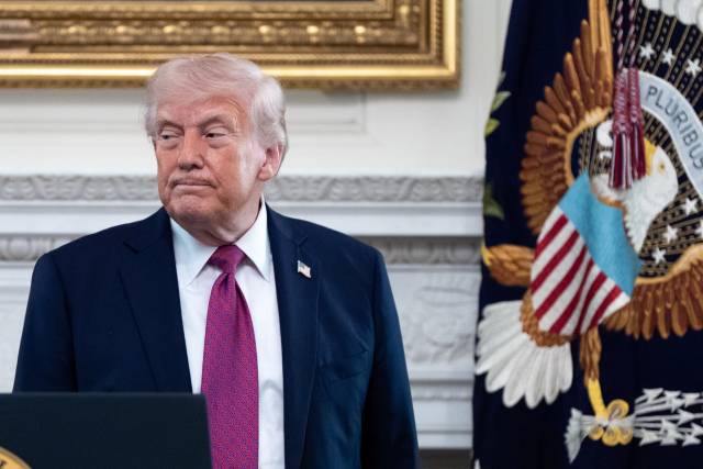 ▲도널드 트럼프 미국 대통령이 백악관 만찬실에서 열린 NCAA(전미대학체육협회) 기념 행사에서 연설을 마친 후 자리를 떠나고 있다. ⓒAP=연합뉴스