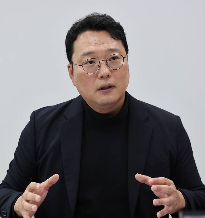 천하람 개혁신당 원내대표가 22일 서울 여의도 국회의원회관에서 진행된 본지와의 단독 인터뷰에서 ‘민원 공포’에 무너진 학교체육 실태를 지적하며 입법 대안을 설명하고 있다.&nbsp;허정호 선임기자