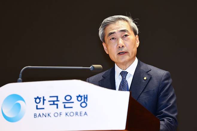 신현송 한국은행 총재가 21일 서울 중구 한국은행 별관에서 열린 취임식에서 취임사를 하고 있다.  연합뉴스