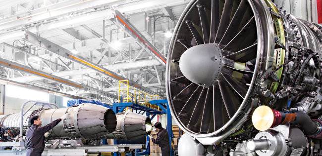 한화에어로스페이스가 창원사업장에서 항공기 엔진을 제작하는 모습. 사진 제공=한화에어로스페이스