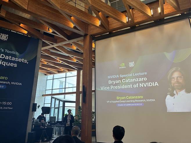 브라이언 카탄자로 엔비디아 부사장 (서울=연합뉴스) 브라이언 카탄자로 엔비디아 부사장이 서울대에서 강연하고 있다. 2026.4.22