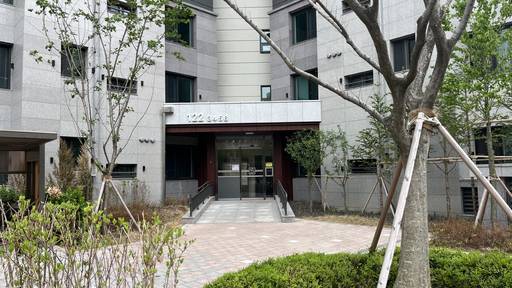 '수원성 중흥S-클래스' 단지 내 동 입구./성채리 인턴기자