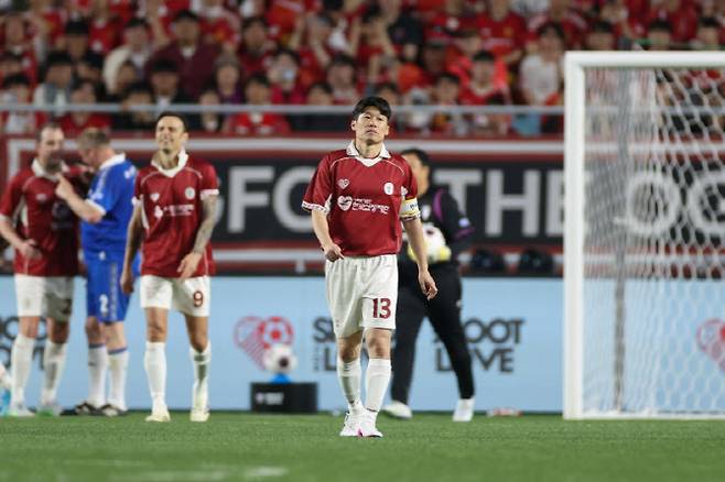 OGFC 소속으로 그라운드에 돌아온 박지성. 사진=슛포러브