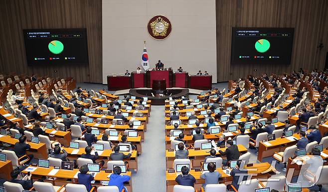 18일 서울 여의도 국회에서 열린 제434회국회(임시회) 제6차 본회의. 2026.4.18 ⓒ 뉴스1 신웅수 기자