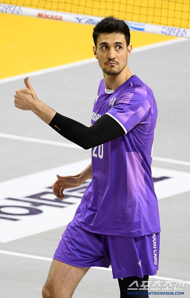 25일 의정부 경민대학교체육관에서 열린 V리그 남자부 준PO KB손해보험과 우리카드의 경기. 우리카드 아라우조가 득점 후 환호하고 있다. 의정부=박재만 기자 pjm@sportschosun.com/2026.03.25/