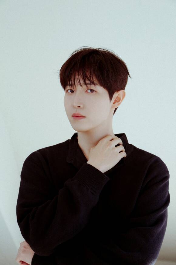 가수 김재환이 20일 오후 서울 강남구 한 카페에서 <더팩트>와 만나 신곡 '지금 데리러 갈게' 발매를 기념해 인터뷰를 진행했다./웨이크원