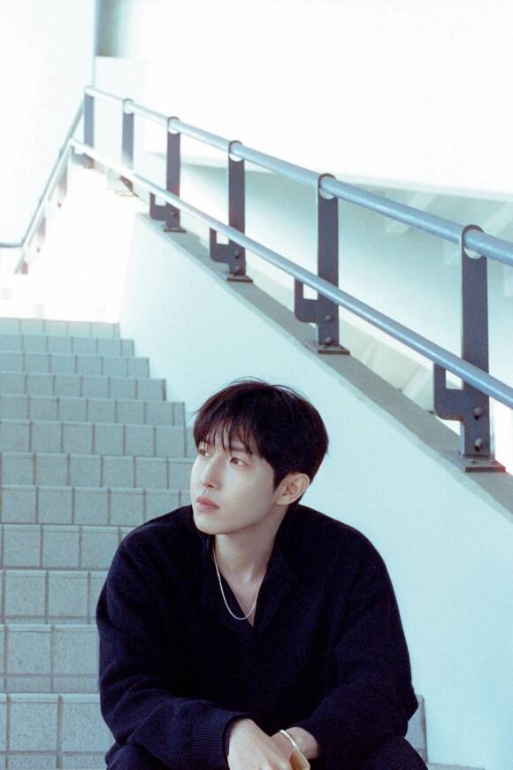 김재환은 군 복무동안 보컬 역량이 늘었고 무대를 향한 마음가짐도 달라졌다고 밝혔다./웨이크원