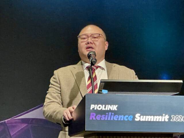 이경호 파이오링크 차장이 CVE 현황에 대해 발표 중이다.