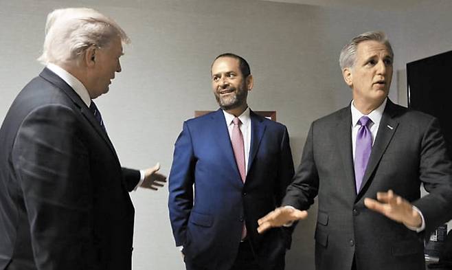 도널드 트럼프 미국 대통령(왼쪽), 케빈 매카시 전 연방 하원의장(오른쪽), 로비스트 제프 밀러 밀러 스트레티지스 대표. /밀러 스트레티지스