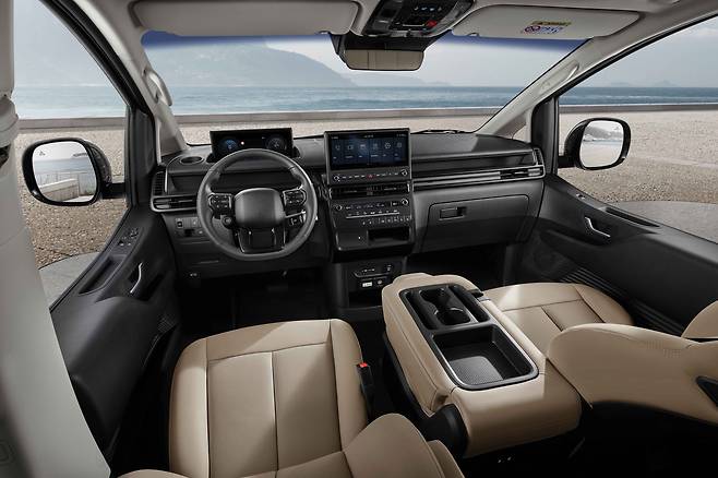 현대차가 23일 출시한 신형 스타리아 일렉트릭의 내부 모습. /현대차