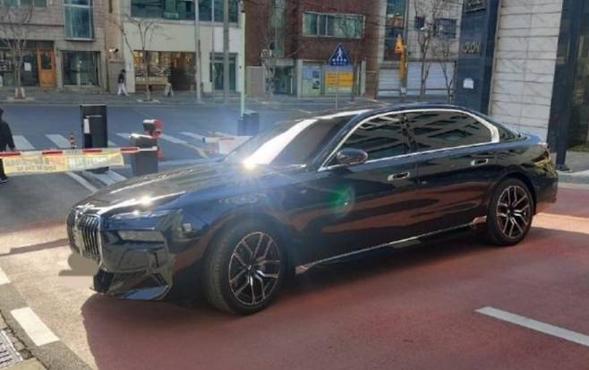 주차장 진입로 막은 차량/ 보배드림