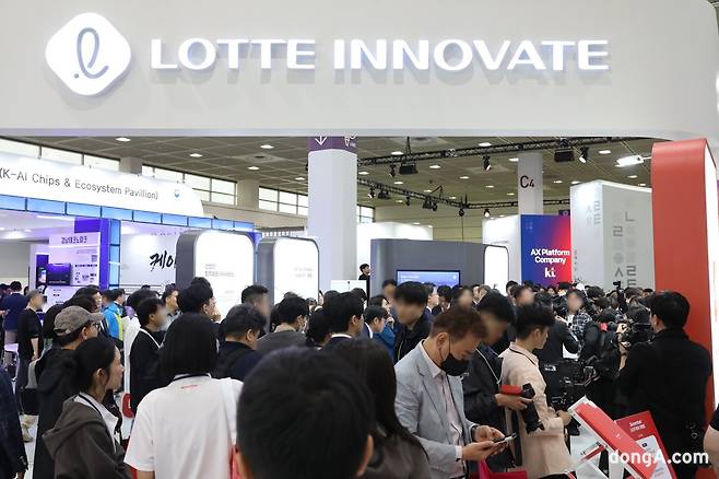 관람객으로 북적이는 롯데이노베이트 부스 롯데이노베이트 제공