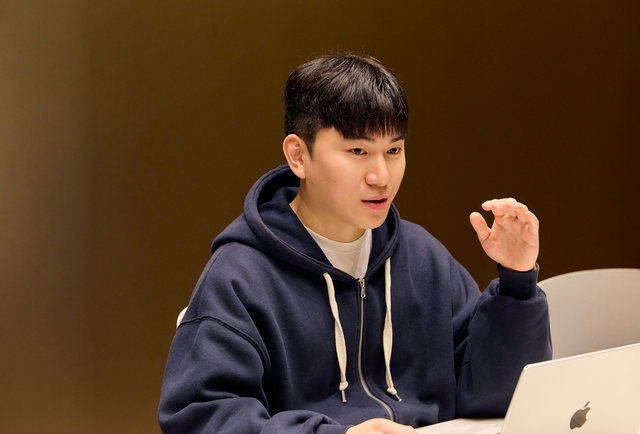 김태욱 토스증권 시큐리티 리서처가 디지털타임스와 인터뷰를 진행하고 있다. [토스증권]