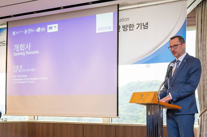 타넬 셉 주한 에스토니아 대사가 23일 서울 소공동 롯데호텔에서 열린 '에스토니아 친환경 에너지 사절단 방한 기념 미디어 라운드테이블'에서 발언하고 있다. 사진 출처 :  에스토니아 기업청