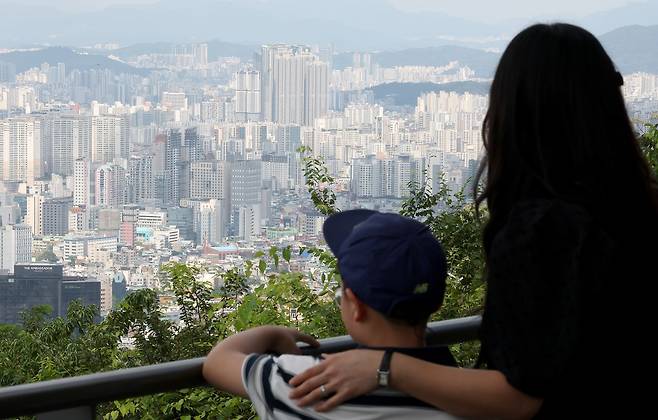 서울 남산에서 바라본 서울 시내 아파트 모습. 뉴스1
