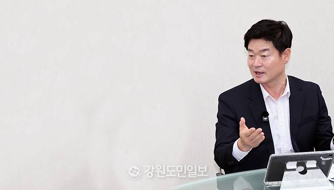 ▲ 구자열 더불어민주당 원주시장 예비후보는 22일 본사를 방문,  ‘6·3 지방선거 직격인터뷰’를 가졌다. 서영 기자