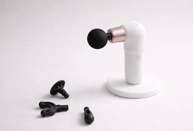 바디프랜드의 ‘미니 마사지건’.