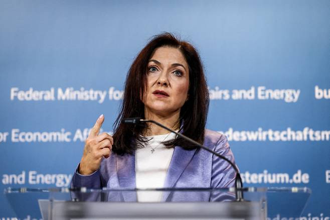 독일 카테리나 라이헤 경제부 장관이 지난  4월 1독일 베를린에서 성명을 발표하는 모습/사진=로이터