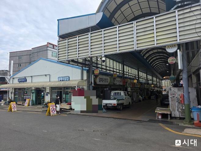 전통적인 상권과 주거지가 밀집한 중구는 '울산의 종가'라는 자부심만큼이나 원도심 특유의 보수세가 굳건한 곳이다. 사진은 지난 15일 찾은 울산 북구 호계시장. /사진=김성아 기자