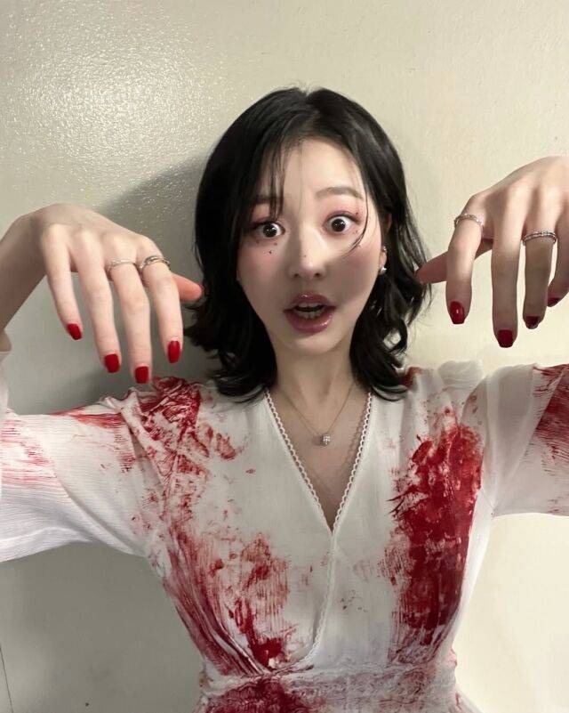 장다아가 귀신 분장을 한 채 영화 흥행에 대한 기쁨을 전했다. / 장다아 SNS