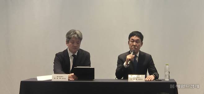 23일 서울 강남구 코엑스에서 열린 기자간담회에서 이지홍(오른쪽) 혼다코리아 대표와 이준택 상무가 질의응답을 하고 있다. 정경수 기자