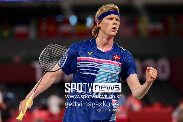 ▲ 세계 최정상 랭커들도 3게임 15점제 도입에 잇달아 반대 뜻을 밝혔다.&nbsp;"배드민턴의 패스트푸드화(化)를 가속시킬 수 있다"는 우려를 제기했다. 남자 단식 세계 1위 스위치는 "새로운 제도는 연령대가 높은 선수에게 더 유리할 수 있다" 우려를 표했고 세계 2위인 덴마크의 안데르스 안톤센(사진) 또한 "신체적으로 더 약한 선수에게 이점을 주는 역차별성이 적지 않은 제도"라 강하게 비판했다.