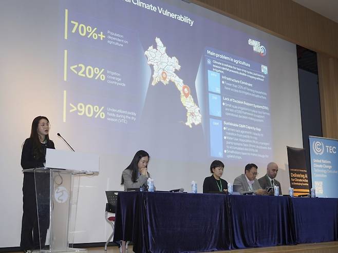 코이카, UNFCCC 기후주간에 AI 기후행동 세션 코이카와 유엔기후변화협약(UNFCCC)이 개최한 '개발도상국 기후행동을 위한 AI활용' 공식 세션에서 '기후행동을 위한 AI: 다양한 영역에서의 해결책'을 주제로 한 발표. [코이카 제공]