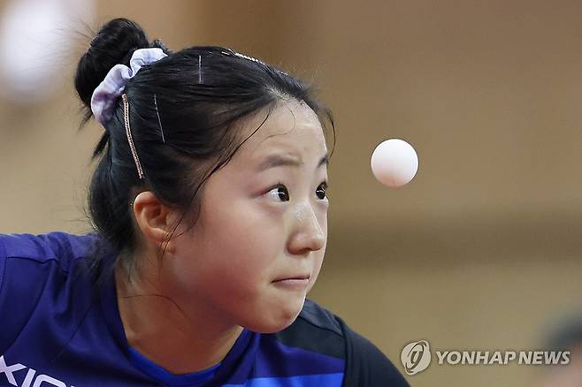 훈련하는 신유빈 (진천=연합뉴스) 서대연 기자 = 23일 충청북도 진천군 진천선수촌에서 열린 2026 런던 세계탁구 단체전선수권대회 미디어데이 행사에서 탁구 대표팀 신유빈이 훈련하고 있다. 2026.4.23 dwise@yna.co.kr