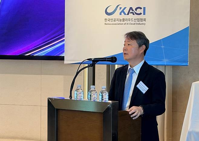 김봉균 한국AI클라우드산업협회장 김봉균 한국AI클라우드산업협회장(KT클라우드 대표)은 23일 서울 양재 엘타워에서 개최된 'AI-클라우드 리더스 포럼'에서 인사하고 있다. [한국AI클라우드산업협회 제공. 재판매 및 DB 금지]